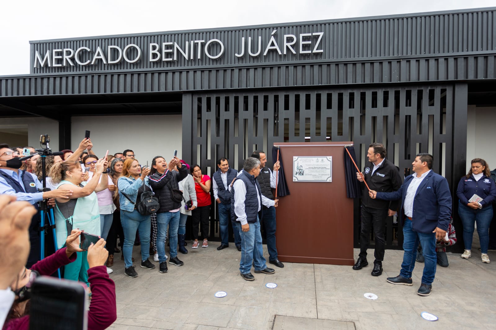 Entrega Gobernador remodelación del mercado Benito Juárez en San Juan del Río