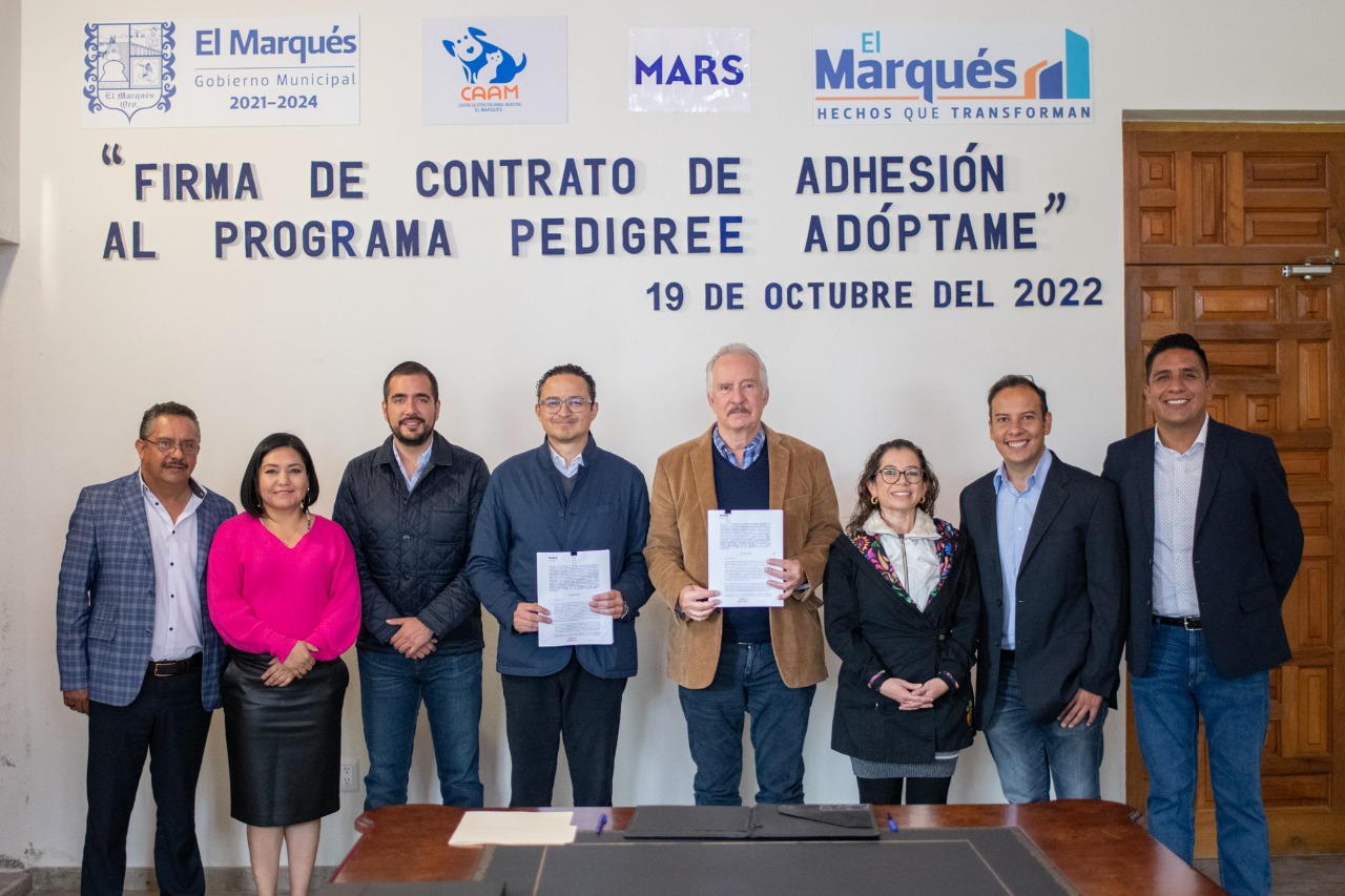 El Municipio de El Marqués firma convenio con la empresa MARS para fomentar la adopción de perros y gatos del CAAM El Marqués