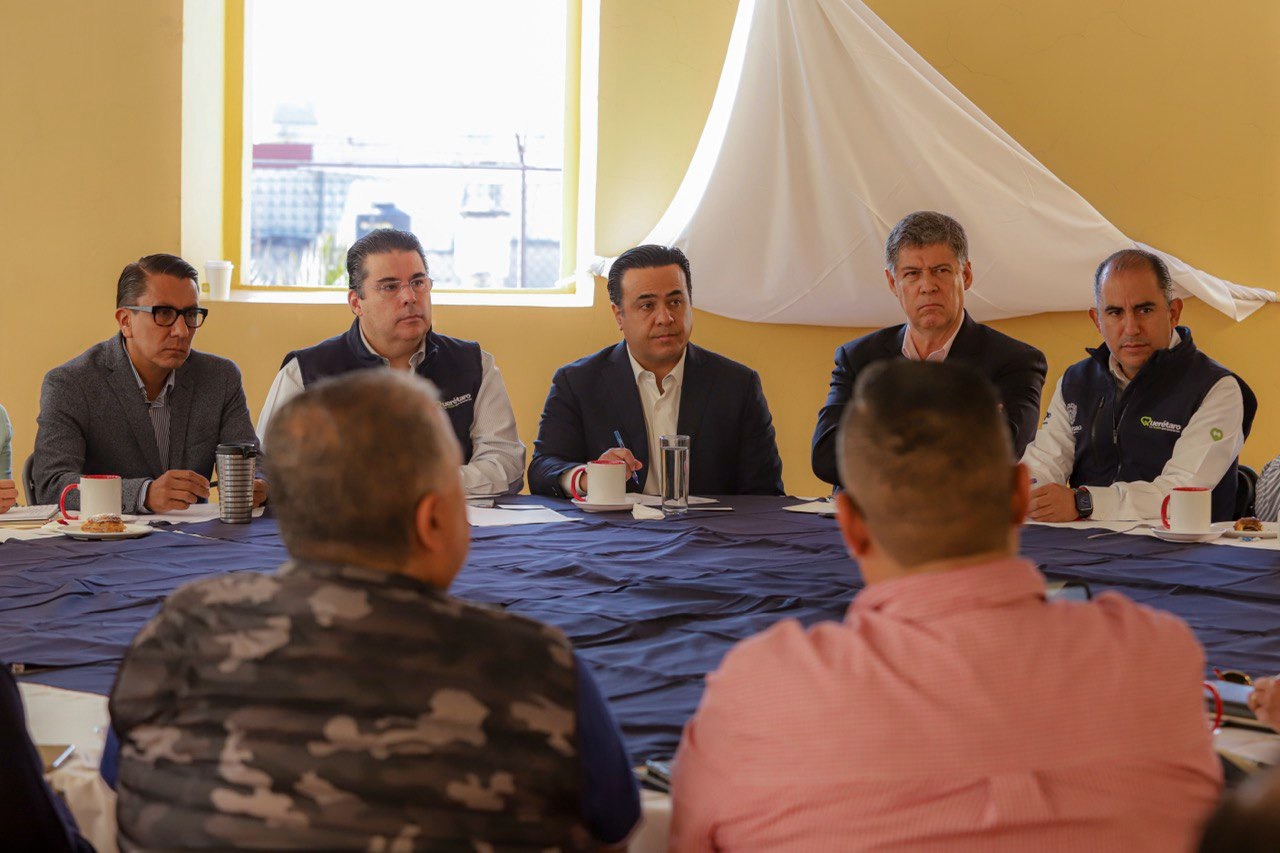 Dialoga Luis Nava con integrantes de la Alianza por el Centro Histórico