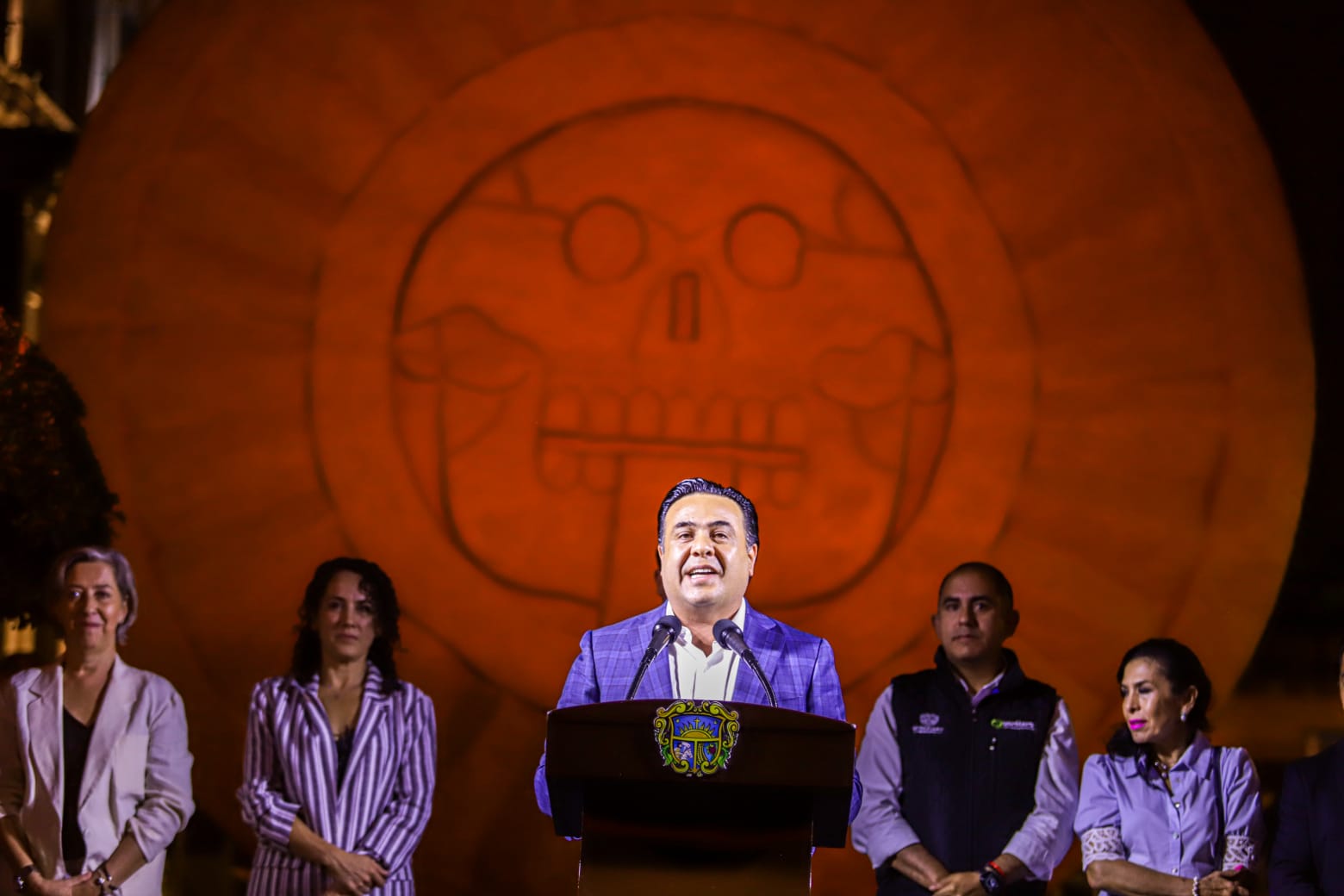 Para el Día de Muertos, inaugura Luis Nava el “Camino al Inframundo”