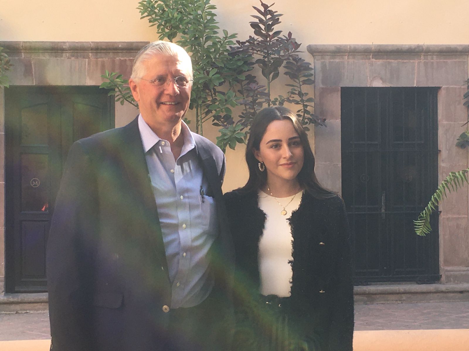 Presentan a Claudia I, como reina de las Fiestas de la Navidad 2022.
