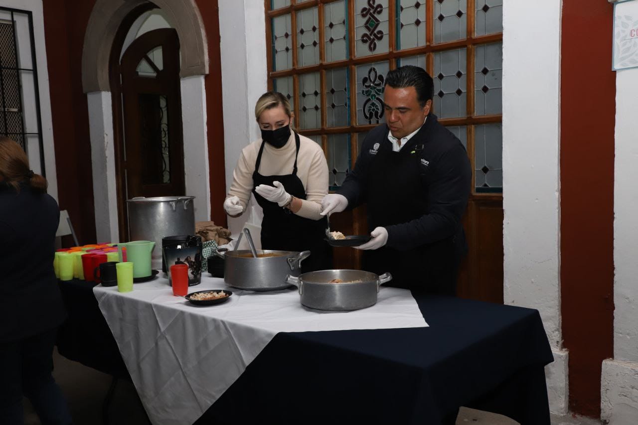 Luis Nava y Arahí Domínguez supervisan el Albergue Yimpahí