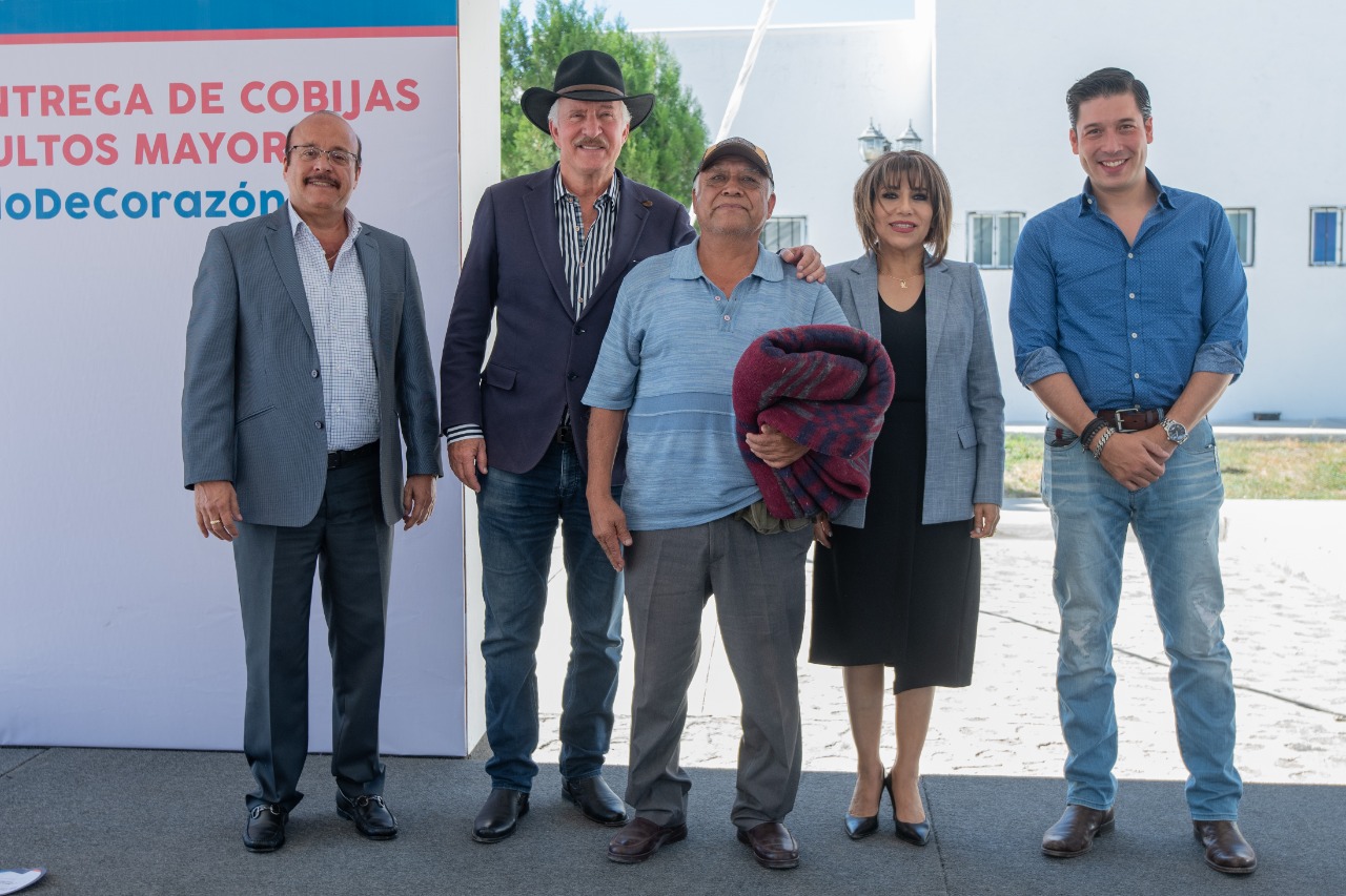 Llevan 5 mil cobijas a El Marqués