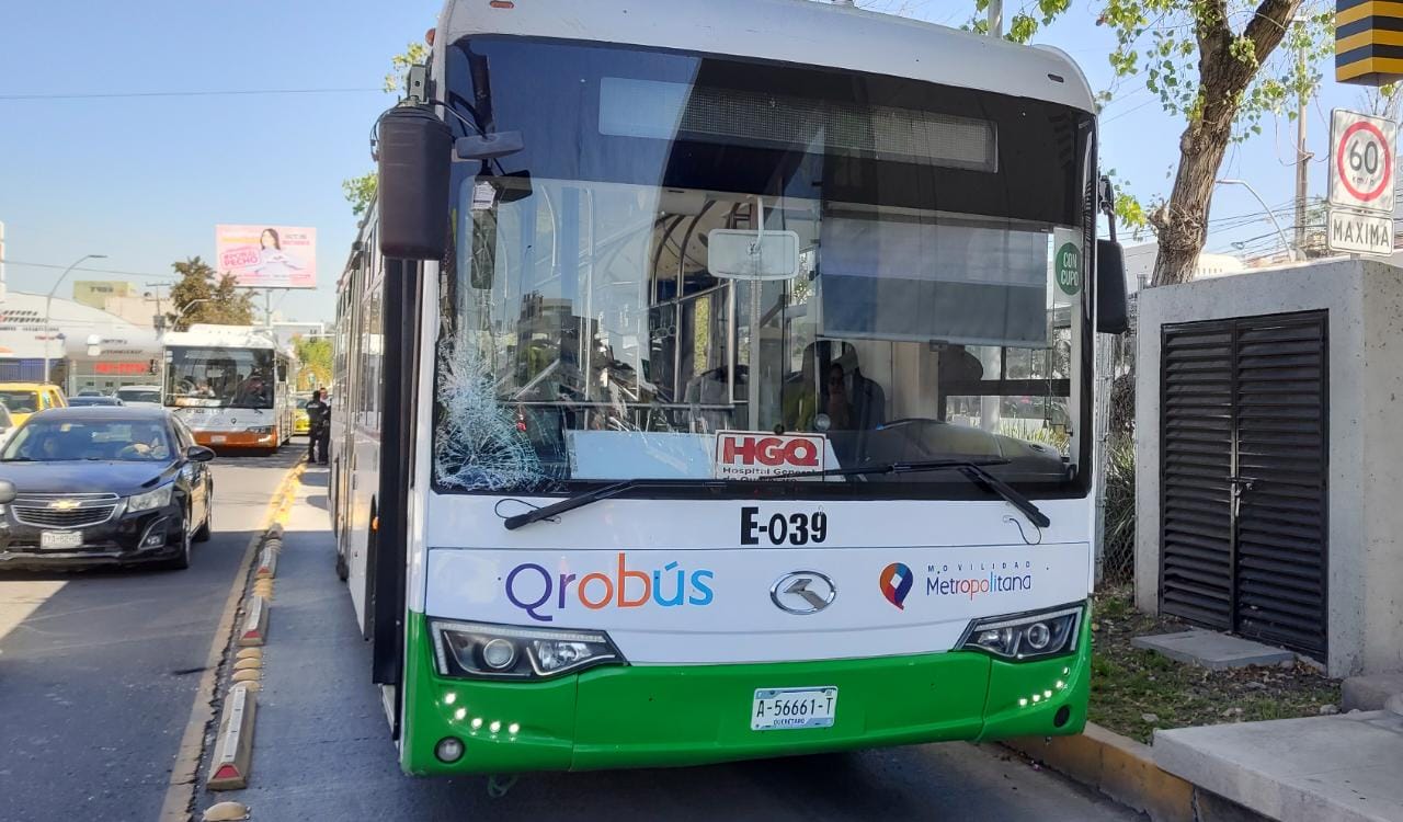 Arrollan a mujer en carril confinado del transporte público en Constituyentes