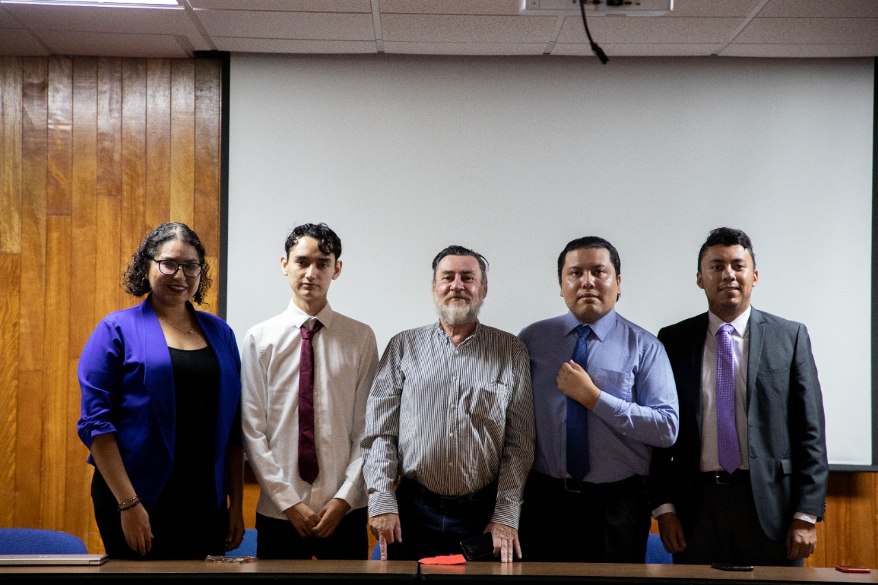 Presentan en la UAQ el libro“Guía para pacientes obesos”