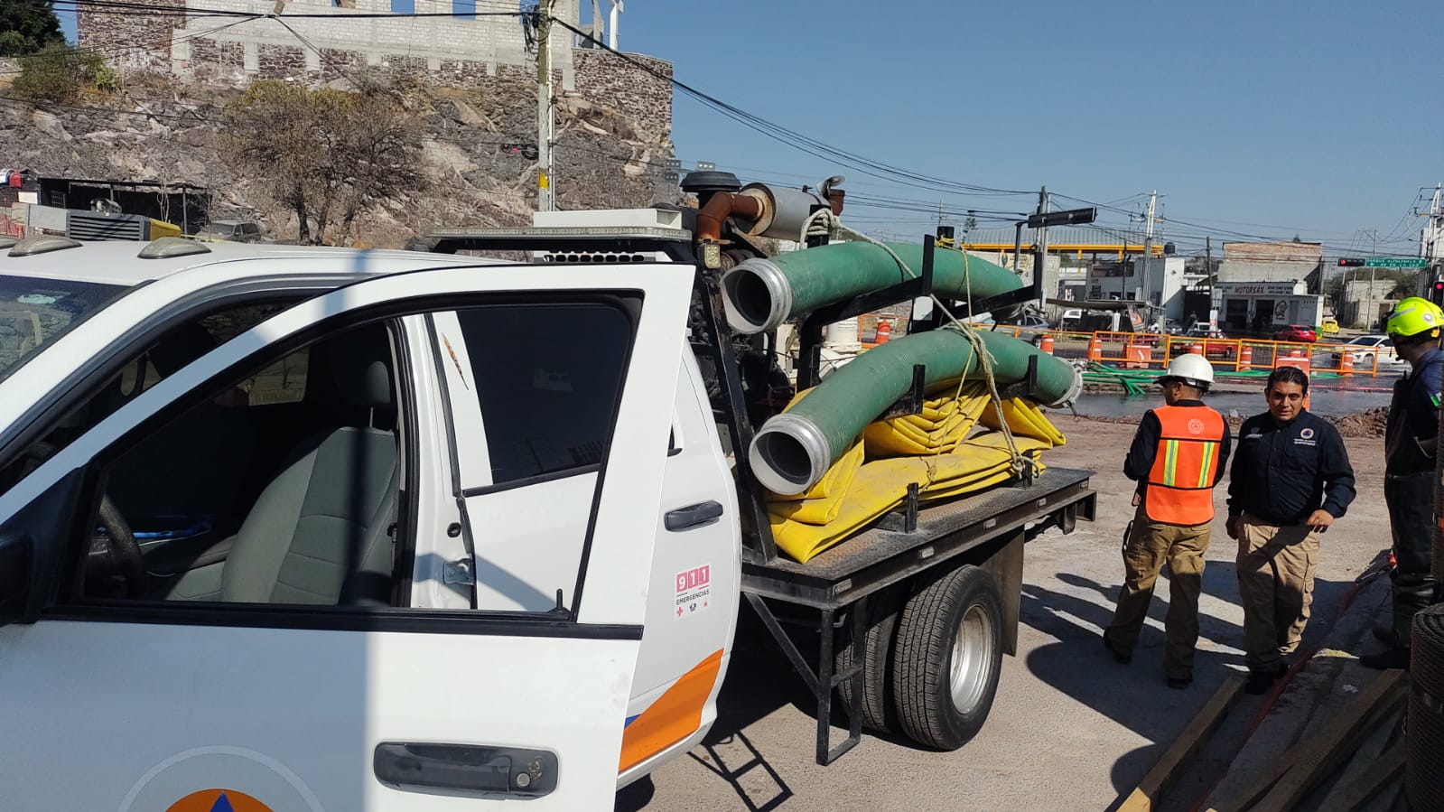 Municipio de Querétaro y CEA atienden fuga de agua en San Pedro Mártir