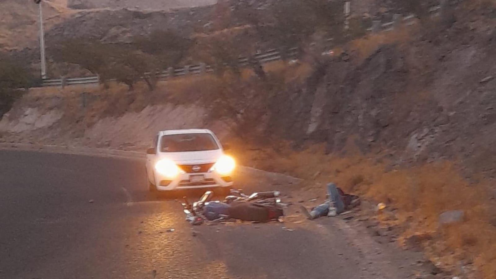 Motociclista sufrió aparatosa caída en el Boulevard de la Nación