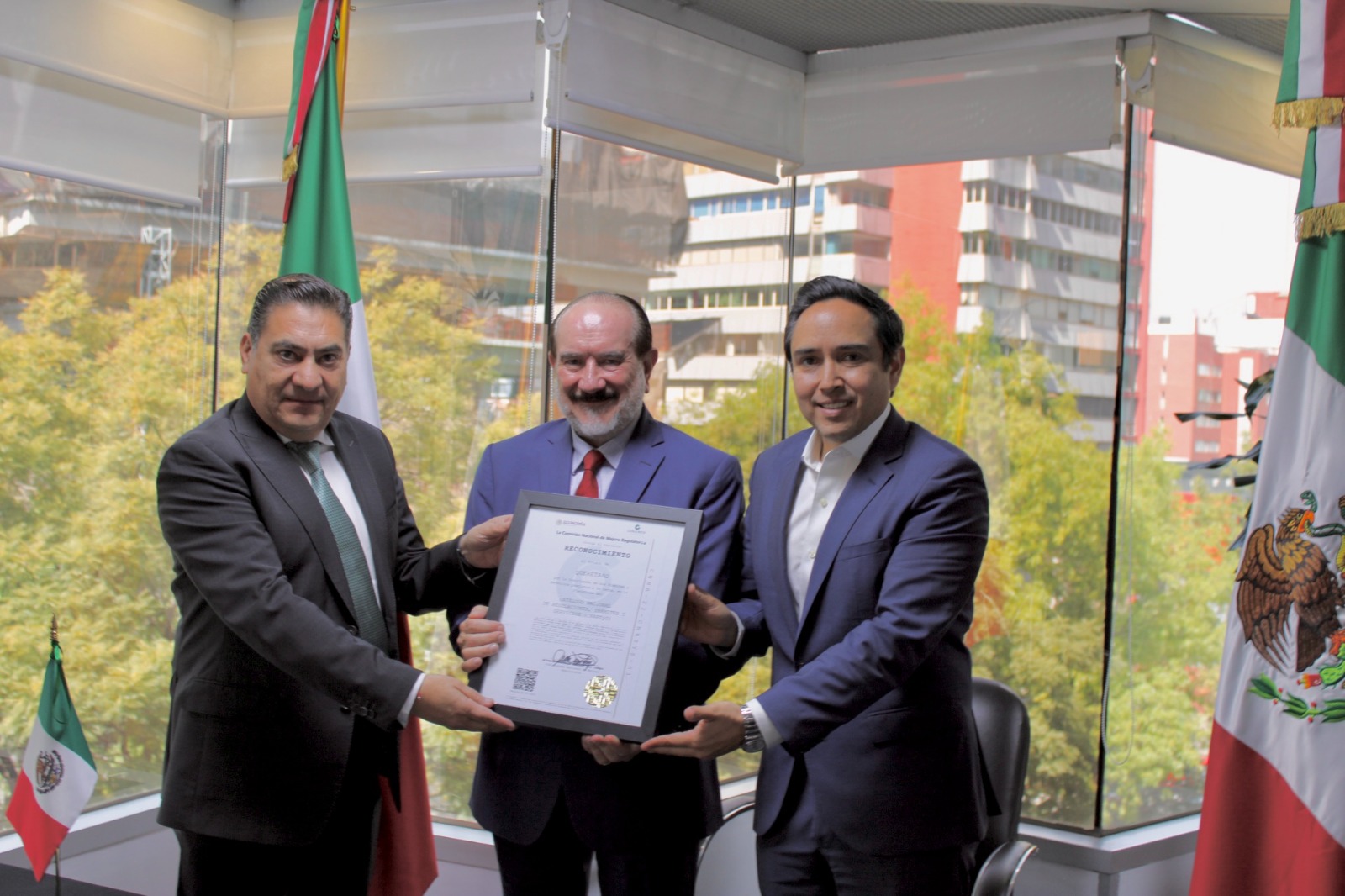 Reconocen a Querétaro como primer lugar nacional en mejora regulatoria y registro de trámites