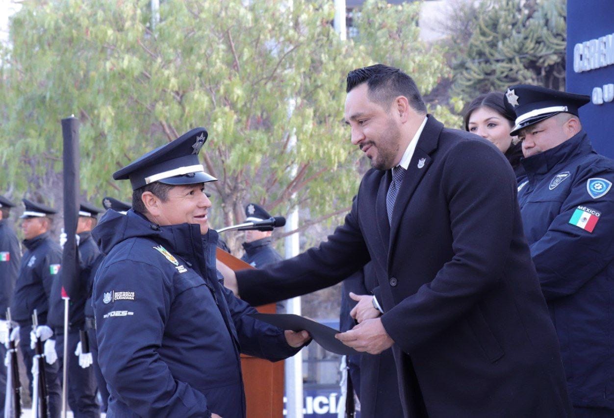 Reconoce SSC a oficiales por años de servicio