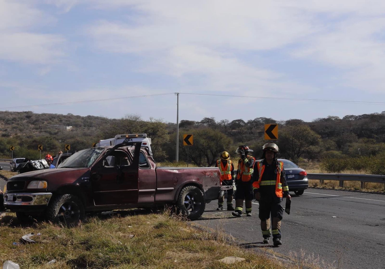 Choque y volcadura en el Norponiente deja a cinco personas heridas