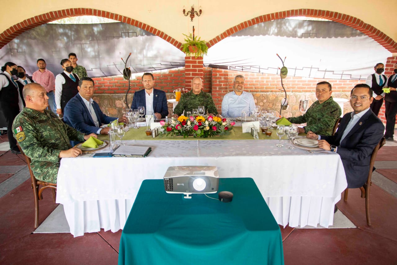 Asiste Mauricio Kuri a reunión con homólogos de Guanajuato, Michoacán y fuerzas armadas.