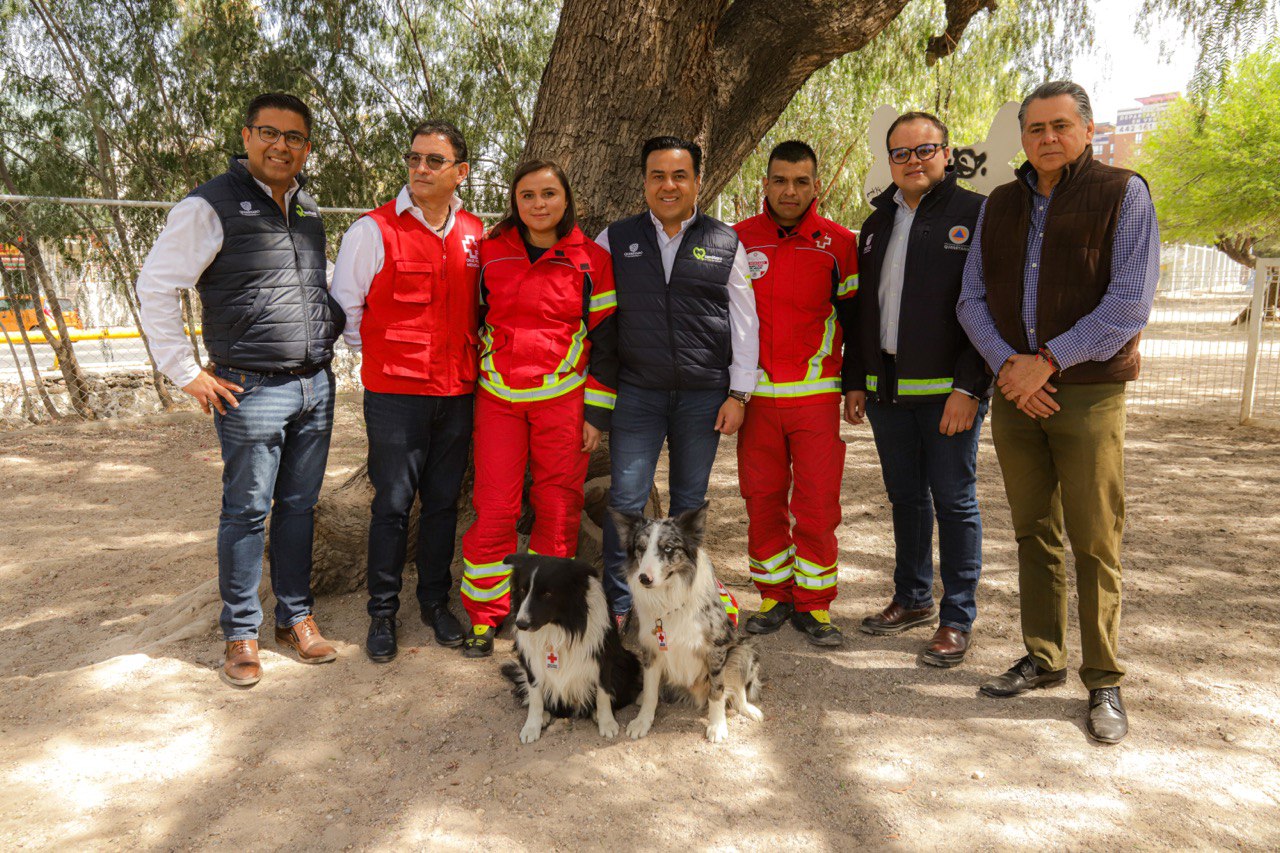 <em>Reconoce Luis Nava a rescatistas de la Cruz Roja que acudieron a Turquía</em>