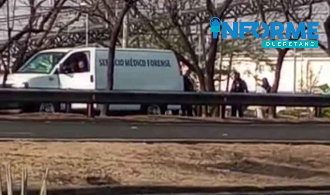 Hombre se arrojó del puente peatonal de Bernardo Quintana a la altura del Parque 2000