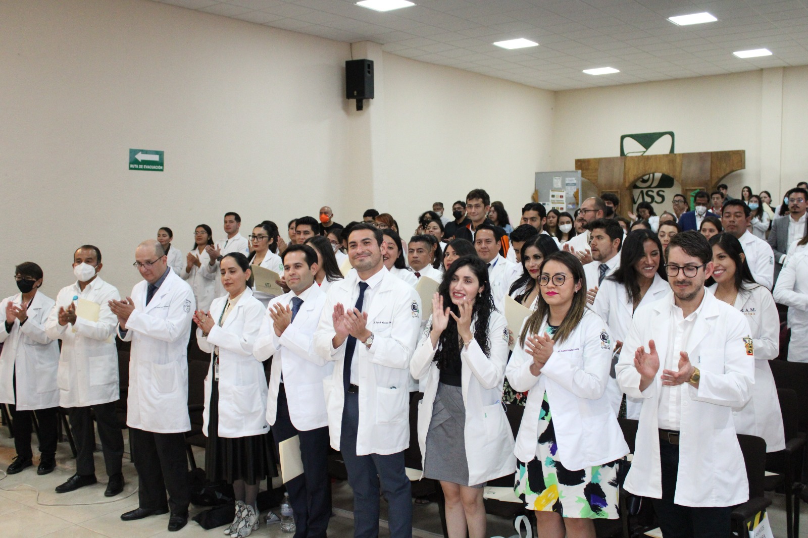 Egresan del IMSS Querétaro 89 médicas y médicos especialistas este 2023