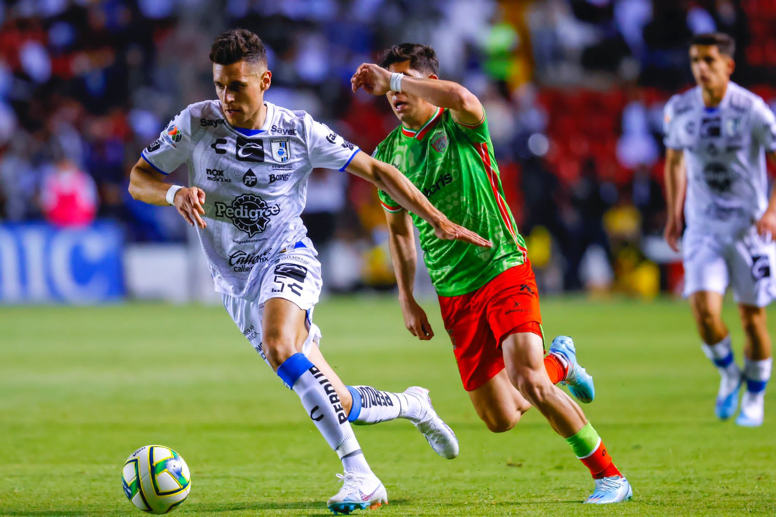 Gallo sumó en la apertura del Estadio Corregidora.