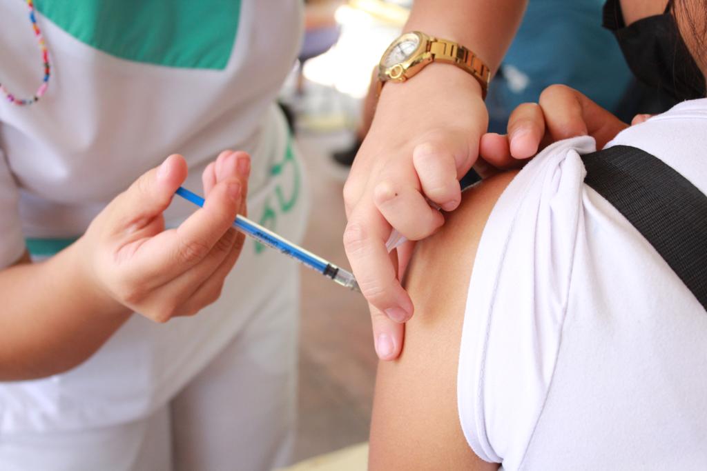 Invita IMSS Querétaro a población mayor de 18 años a vacunarse contra la COVID-19