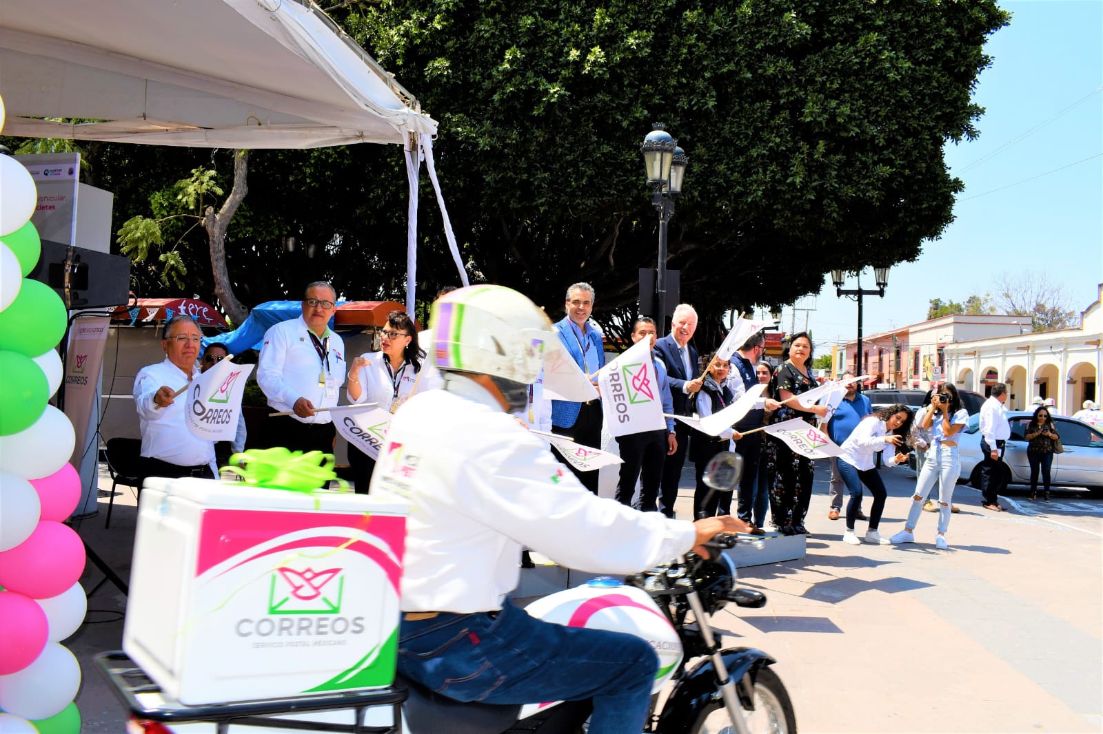 Entrega Oficial Mayor renovación de parque vehicular a personal del Servicio Postal Mexicano