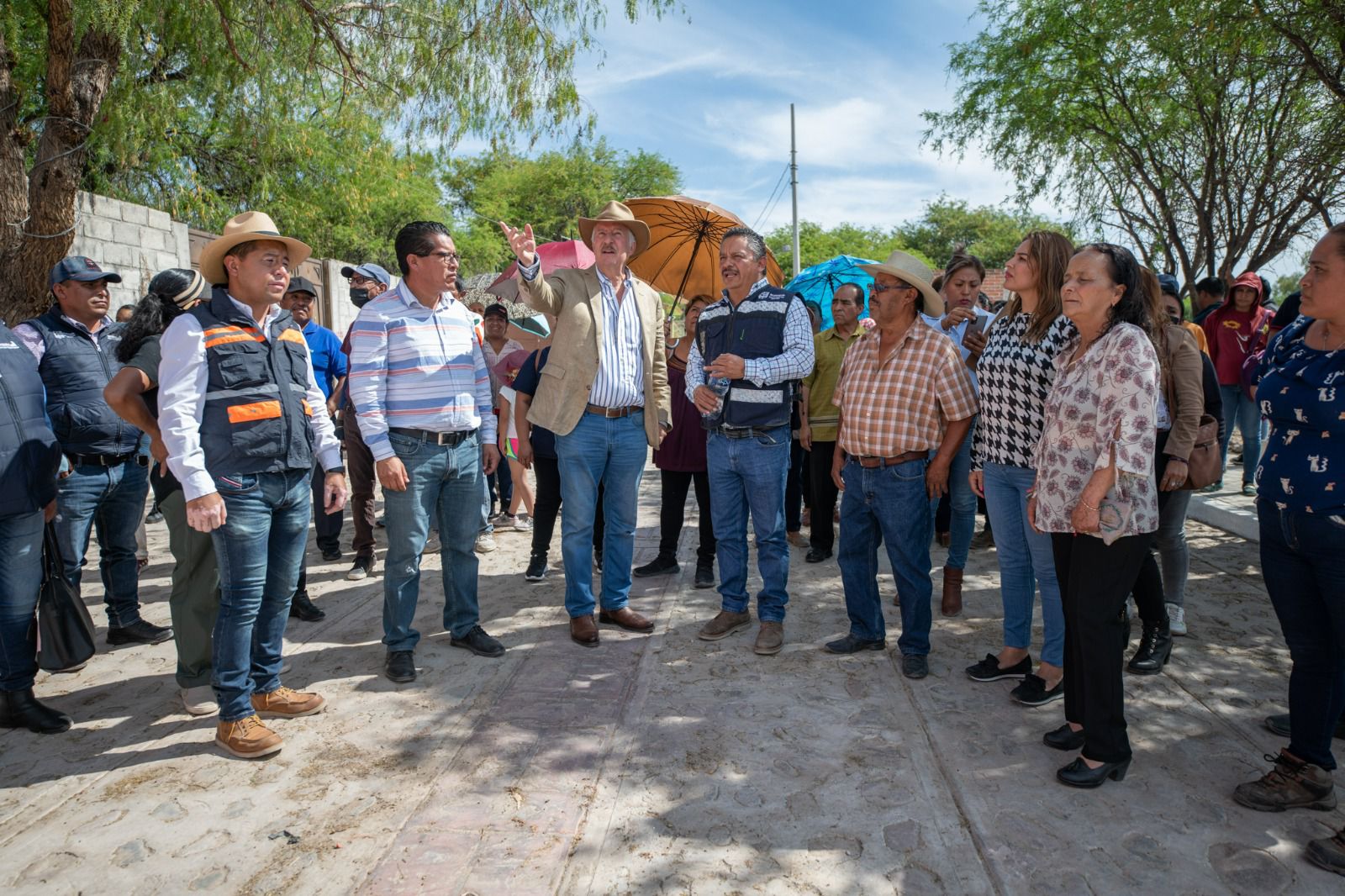 Entregan obras de urbanización y alumbrado público en las comunidades de La Griega, Dolores y Santa Cruz