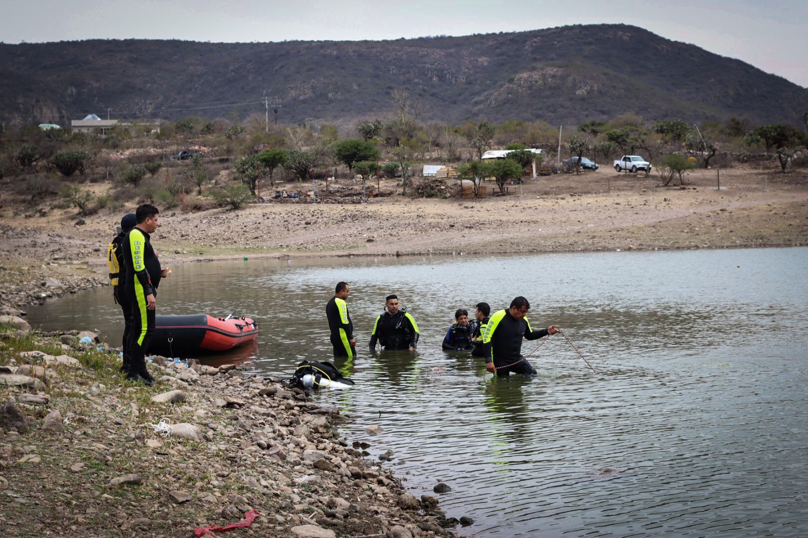 PC de El Marqués recupera cuerpo de menor ahogada en la comunidad Presa Del Carmen.