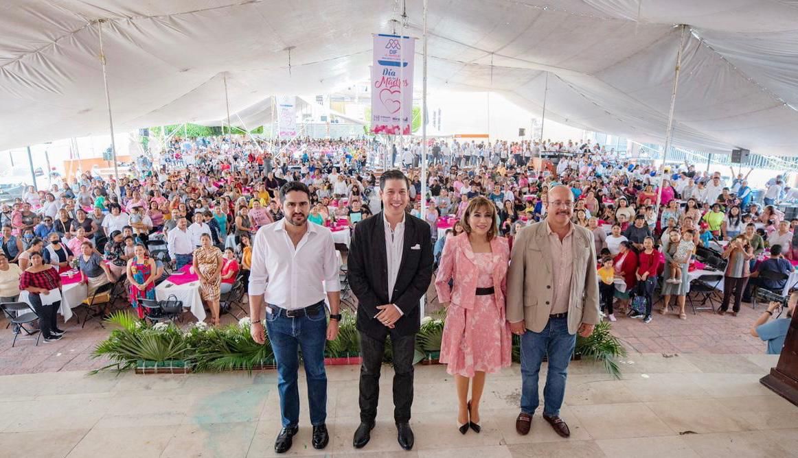 Rodrigo Monsalvo y Agustín Dorantes celebran el Día de las Madres con 6 mil mujeres marquesinas