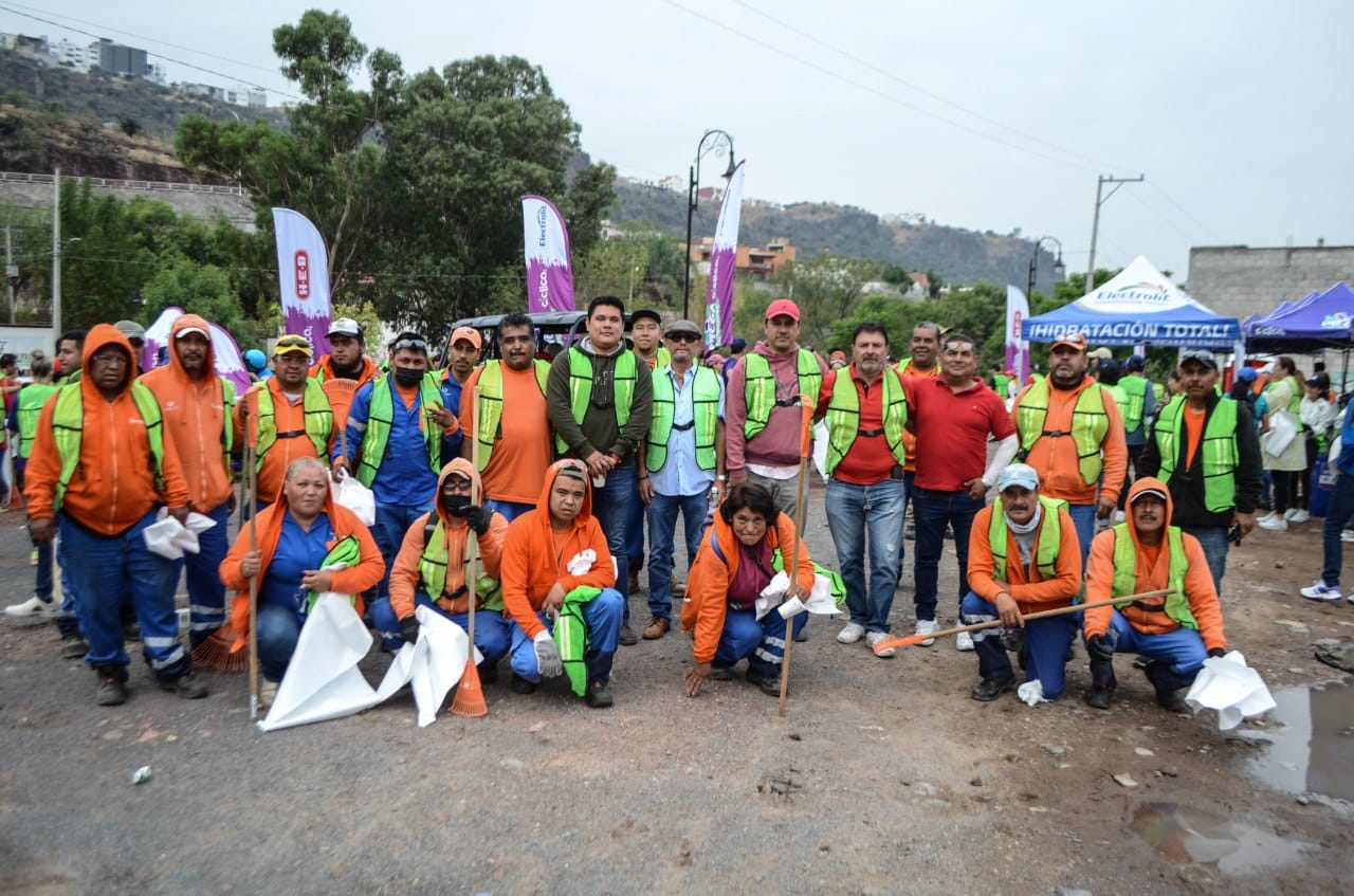 <em>Municipio de Querétaro participa en Mega jornada de limpieza con la empresa HEB</em>