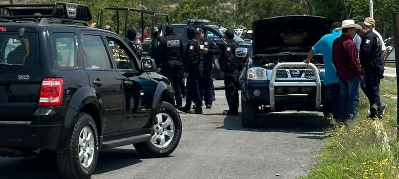 Cinco detenidos por operativo en tianguis de autos del Eco Centro Expositor