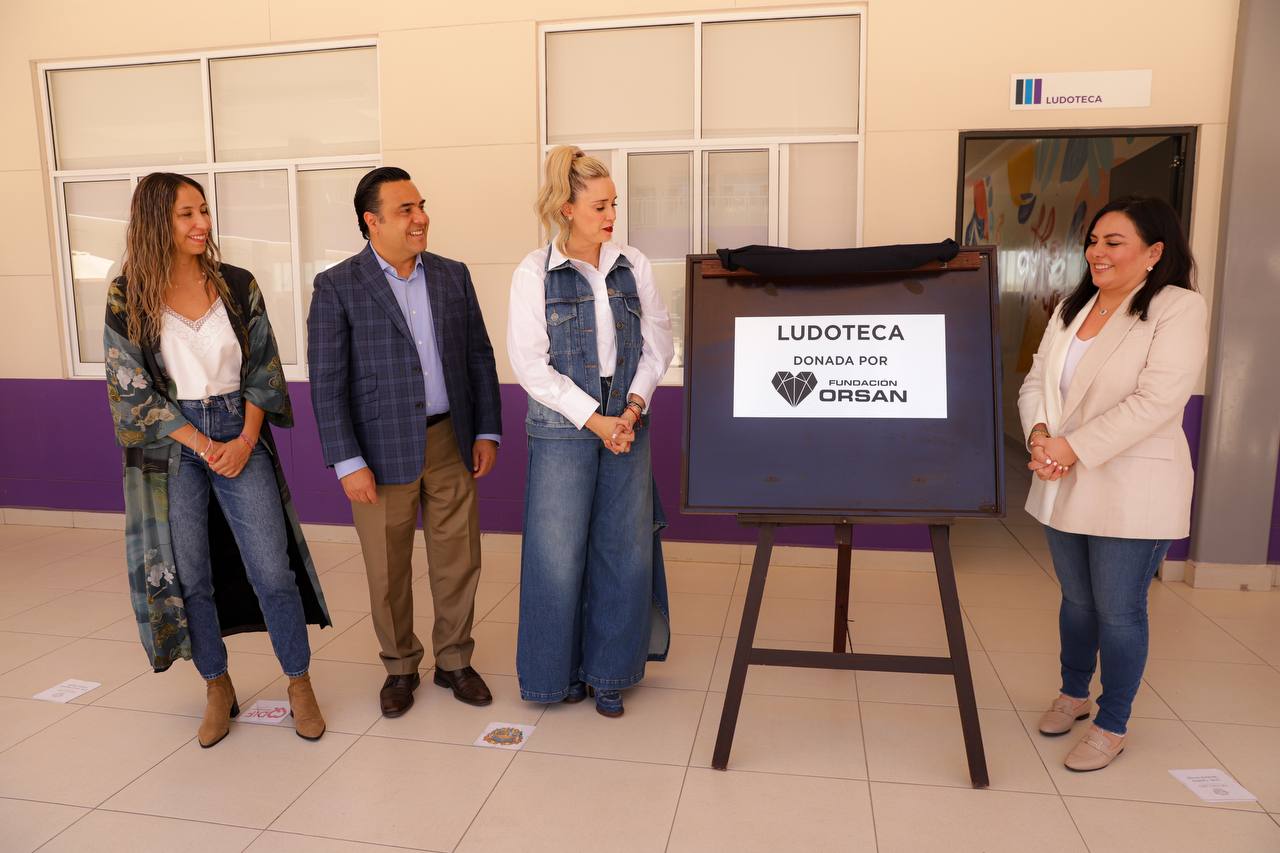 <em>Luis Nava y Arahí Domínguez, inauguran remodelación de la ludoteca en la Universidad de las Mujeres</em>