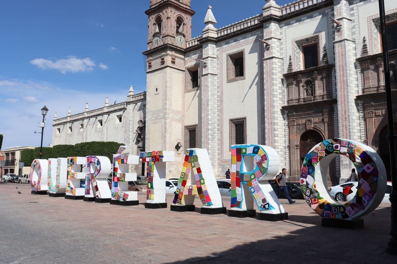 Visten letras monumentales de Querétaro con Graffitti Tejido