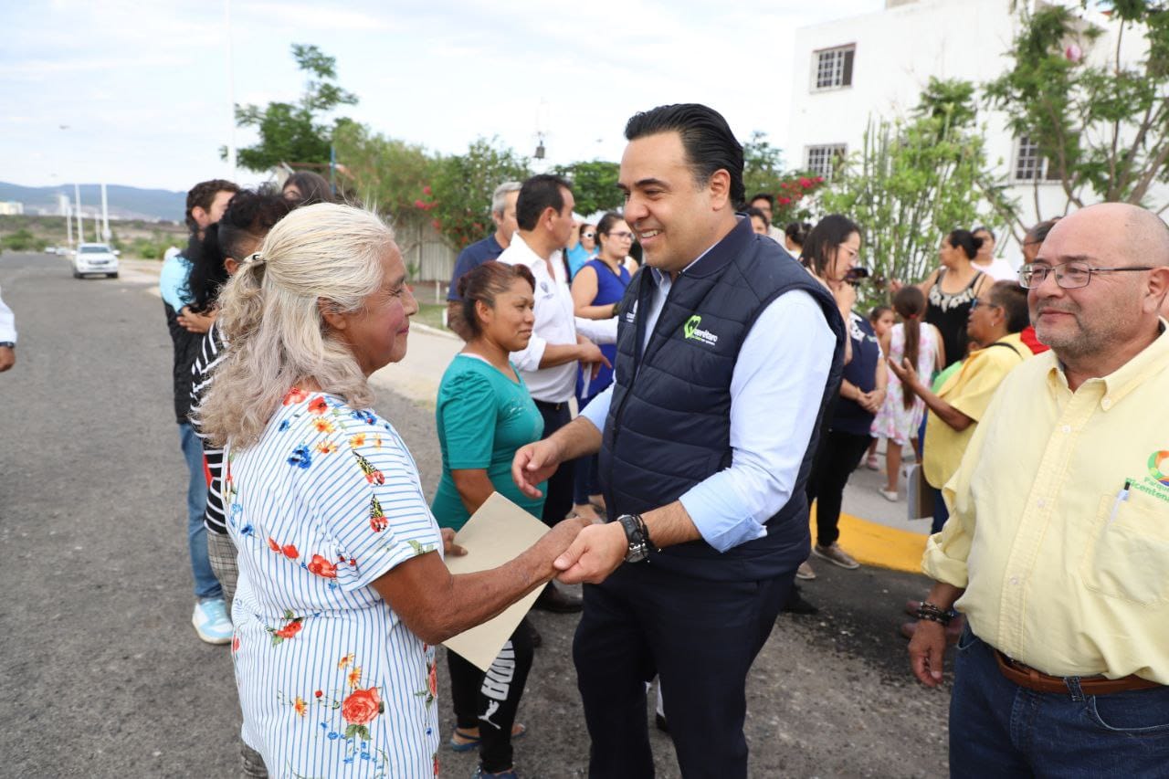 Entrega Luis Nava Mejoras en Condominios de Los Juncos