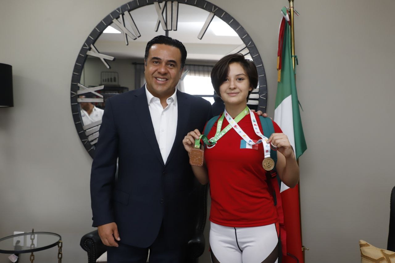 Reconoce Luis Nava a la judoka queretana Kritzabel Reyes Medina.