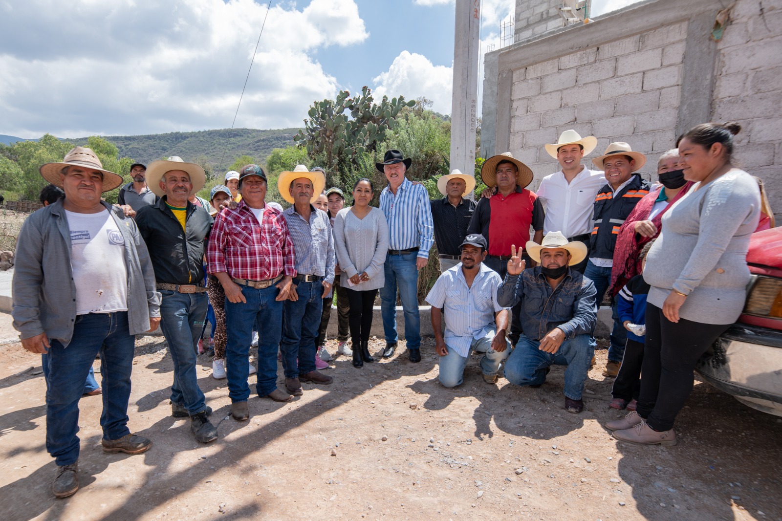 Supervisa Enrique Vega, avance de obras de urbanización en La Laborcilla, Matanzas y Chichimequillas