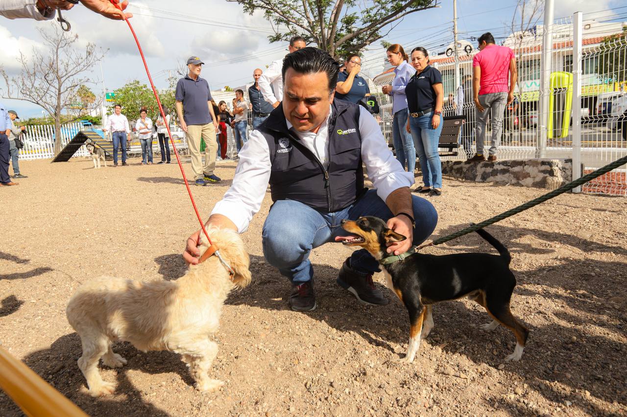 Entrega Luis Nava el nuevo Parque Canino en avenida del Parque