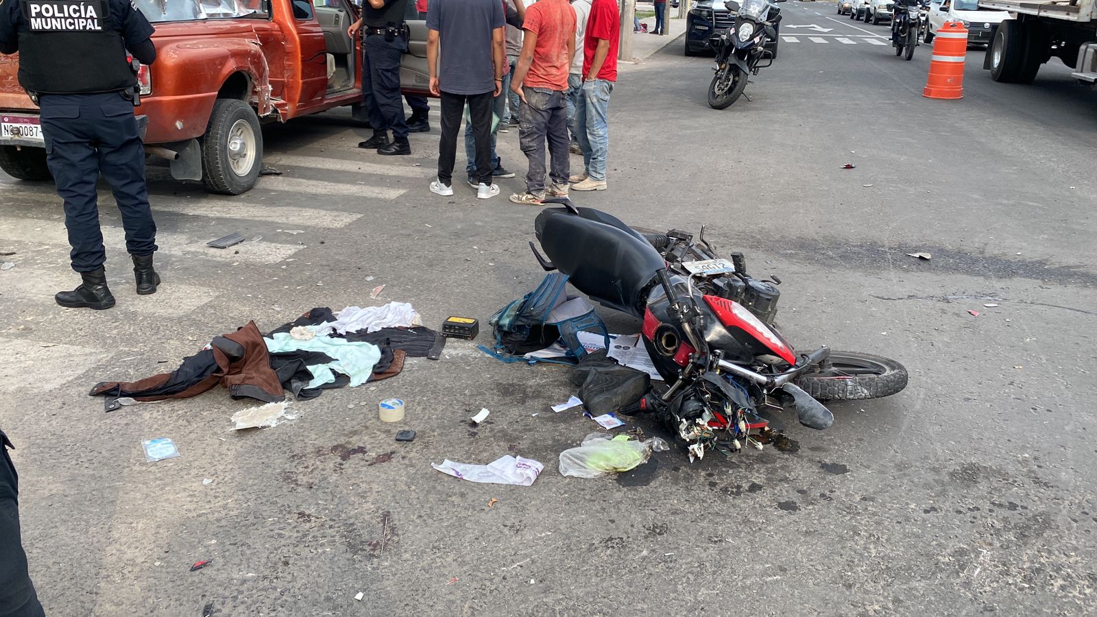 Motociclista grave tras fuerte choque en Prol Bernardo Quintana