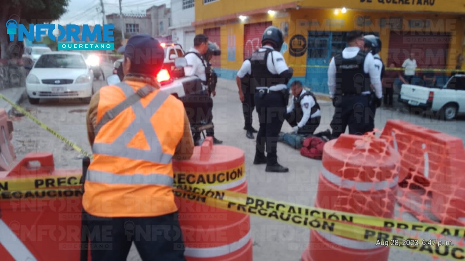 Policías municipales palean a sujeto armado con un cuchillo en la colonia La Sierrita