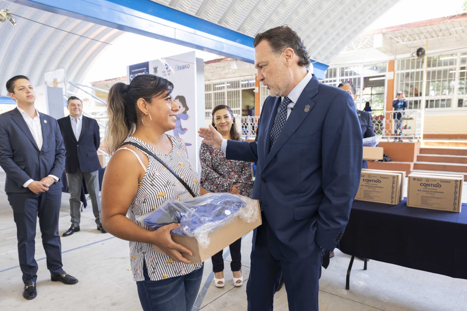 Arranca Mauricio Kuri entrega simultánea de útiles escolares y uniformes deportivos en el estado