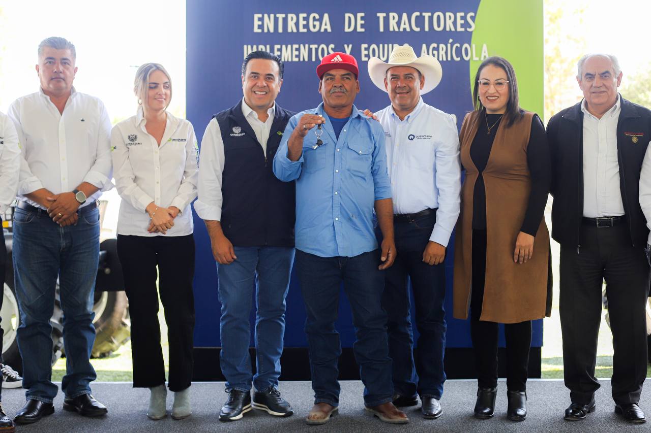 <em>Entrega Municipio de Querétaro 3 tractores más para el sector agrícola</em>