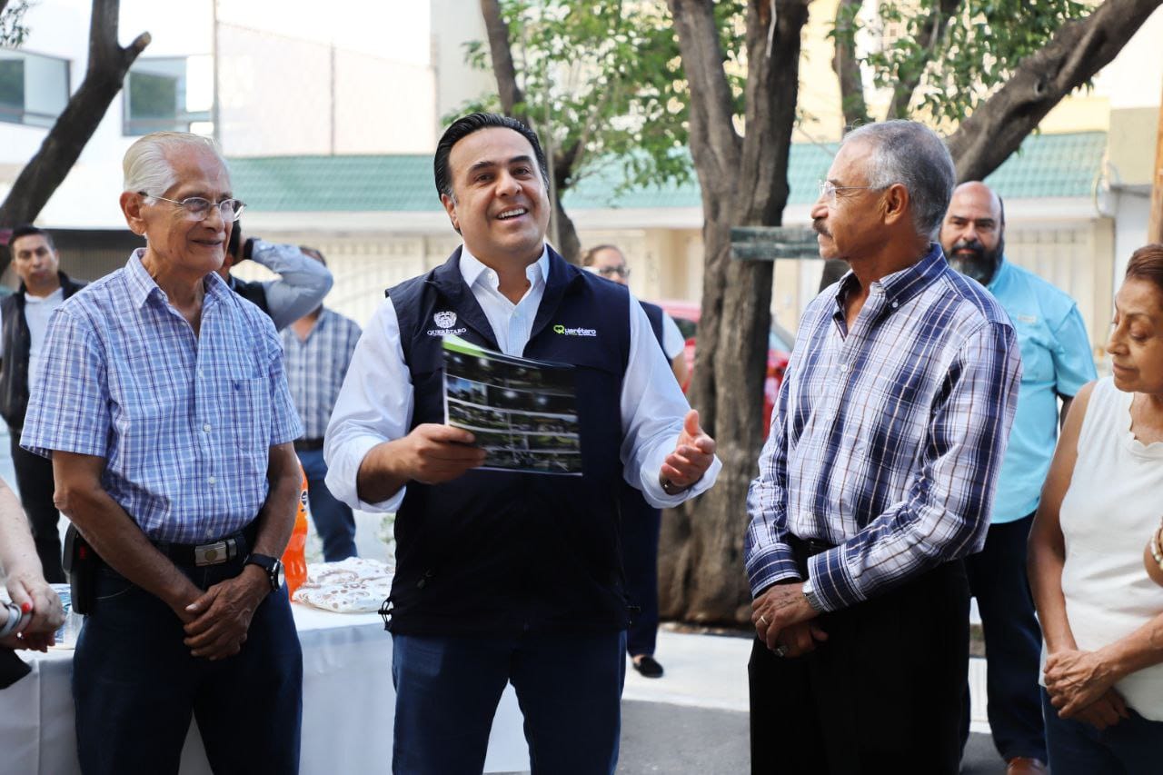 <em>Entrega Luis Nava mejoras en vialidades de Mansiones del Valle</em>