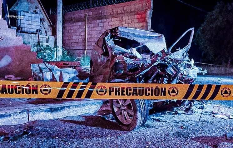 Dos muertos en brutal choque contra objeto fijo en el Paseo Centenario del Ejército Mexicano