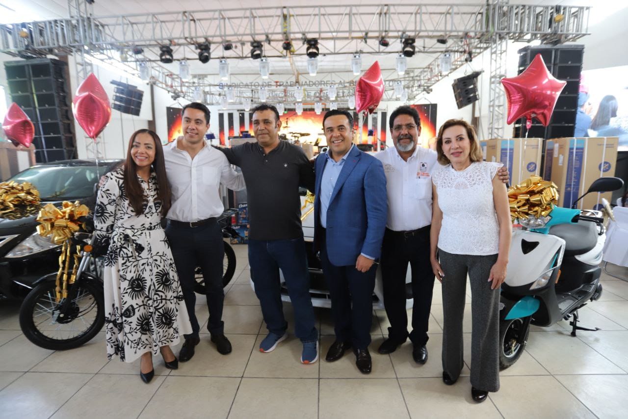 <em>Asiste Luis Nava al 50 Aniversario del Sindicato de Trabajadores al Servicio del Municipio de Querétaro</em>