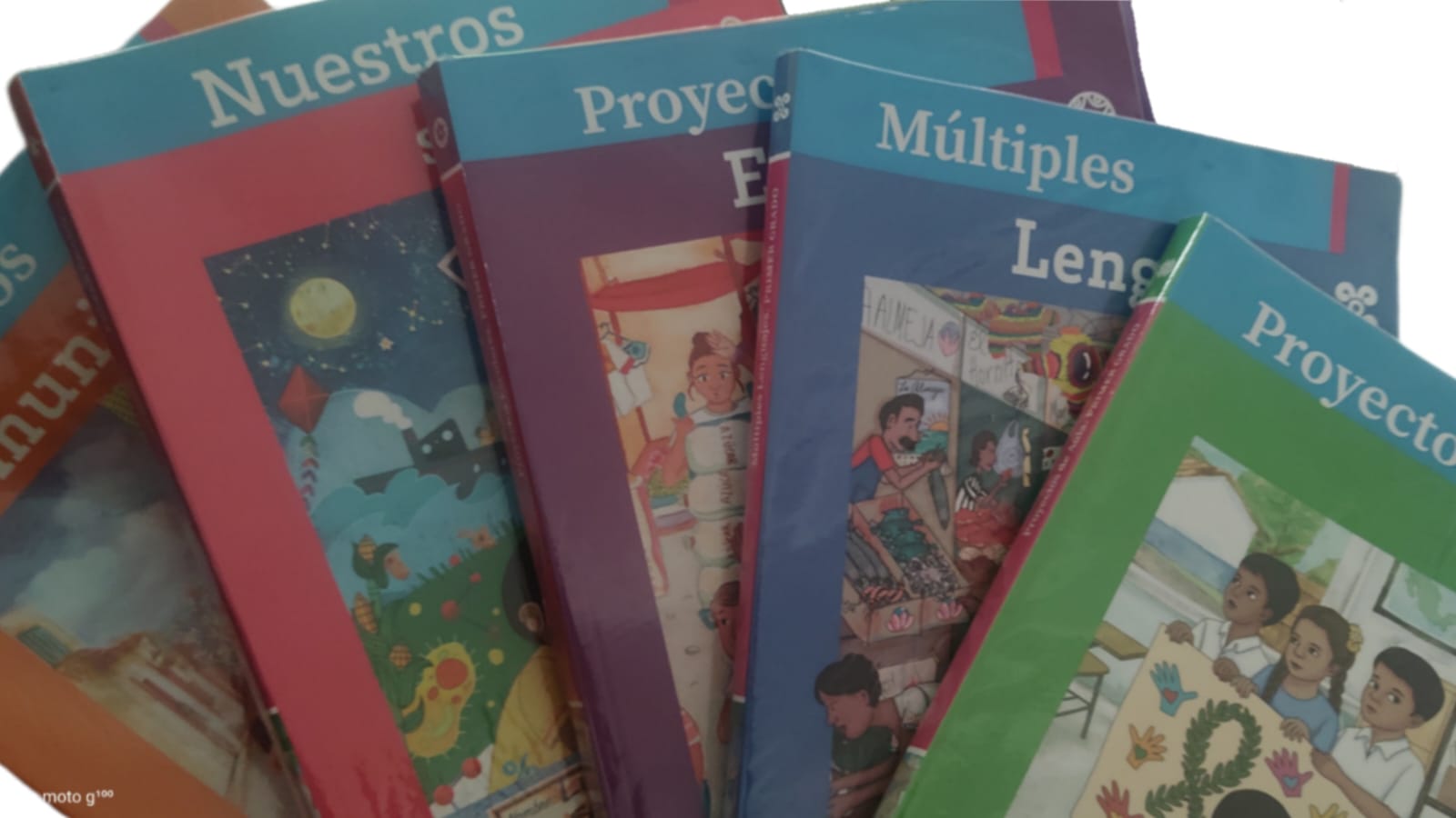 Tras la entrega de los libros de texto gratuito, en Querétaro sólo un grupo de padres de familia se ha opuesto a su uso por parte de sus hijos.