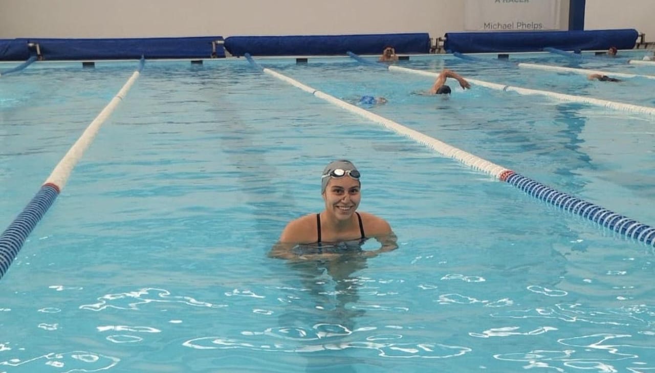 Nadadora queretana representa a México en El Salvador