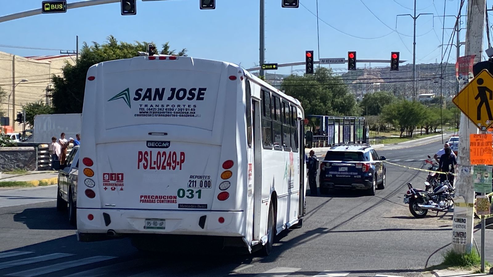 Muere motociclista arrollado por un camión de transporte de personal en Avenida de la Luz