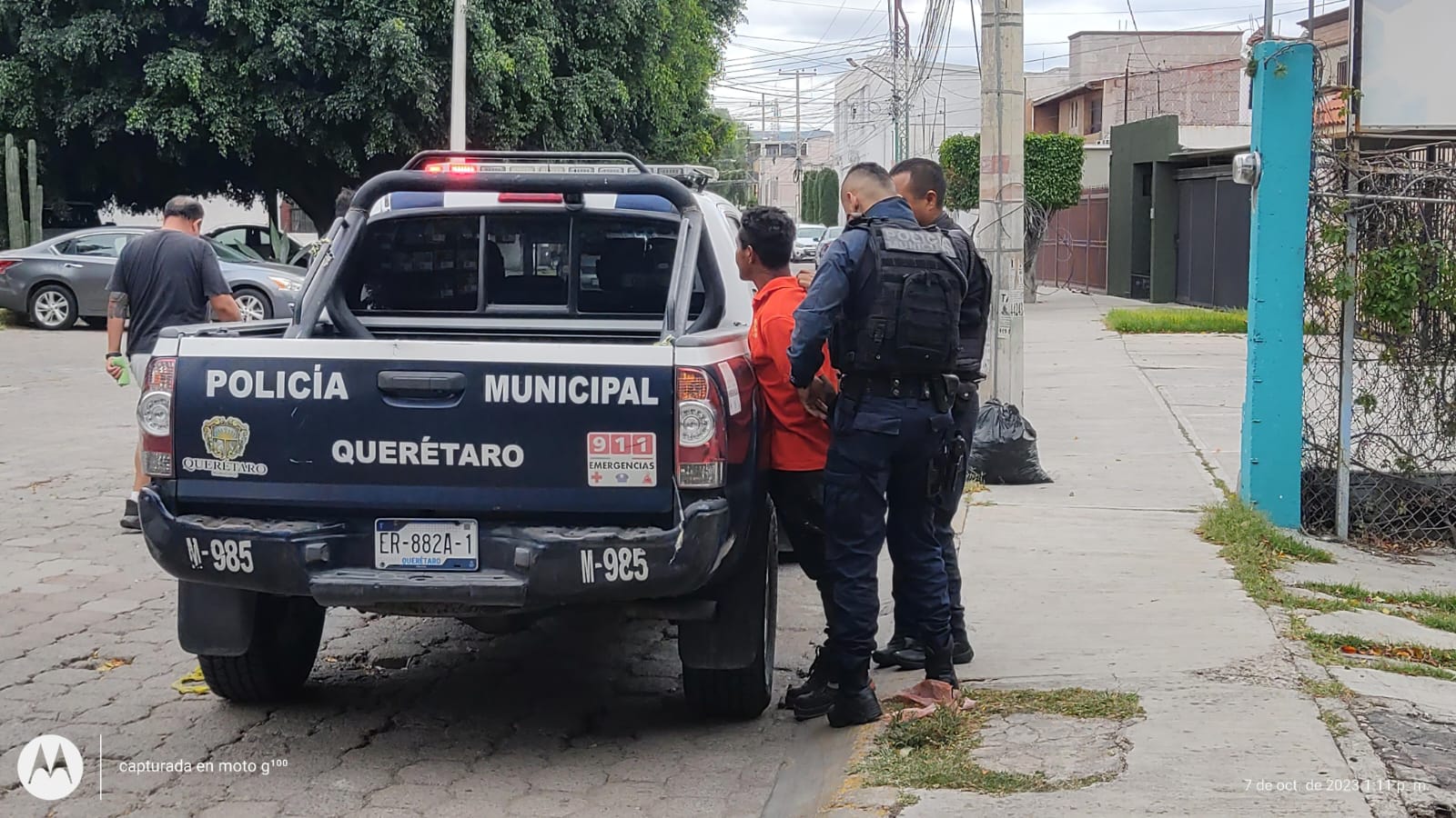 Detienen a un sujeto que robo en un Oxxo y se atrincheró en un inmueble