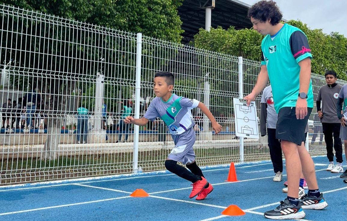 Desarrolla INDEREQ jornada de fomento deportivo en Jalpan de Serra