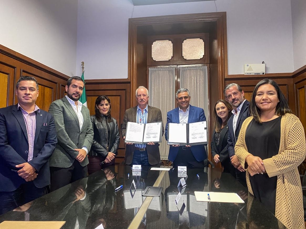Enrique Vega firma convenio de colaboración con GEQ para implementar la Firma Electrónica en El Marqués