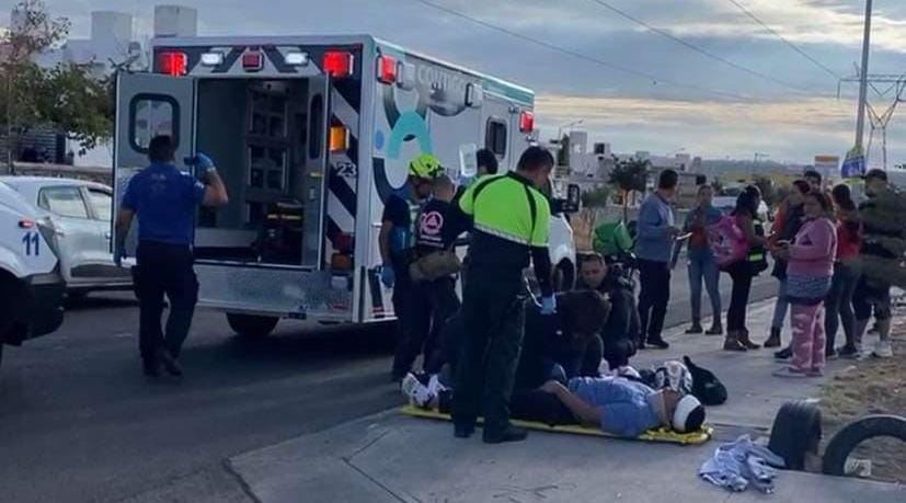 Motociclista arrolla a padre e hija en la colonia La Loma