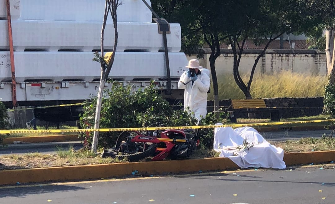 Pareja de motociclistas sufrieron un fatal accidente en el Paseo Constituyentes