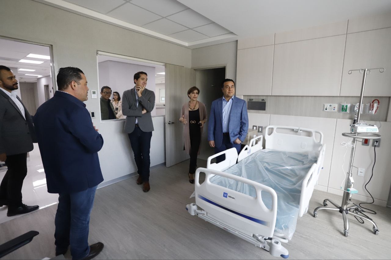 Visita Luis Nava instalaciones del Hospital Ángeles, unidad Centro Sur