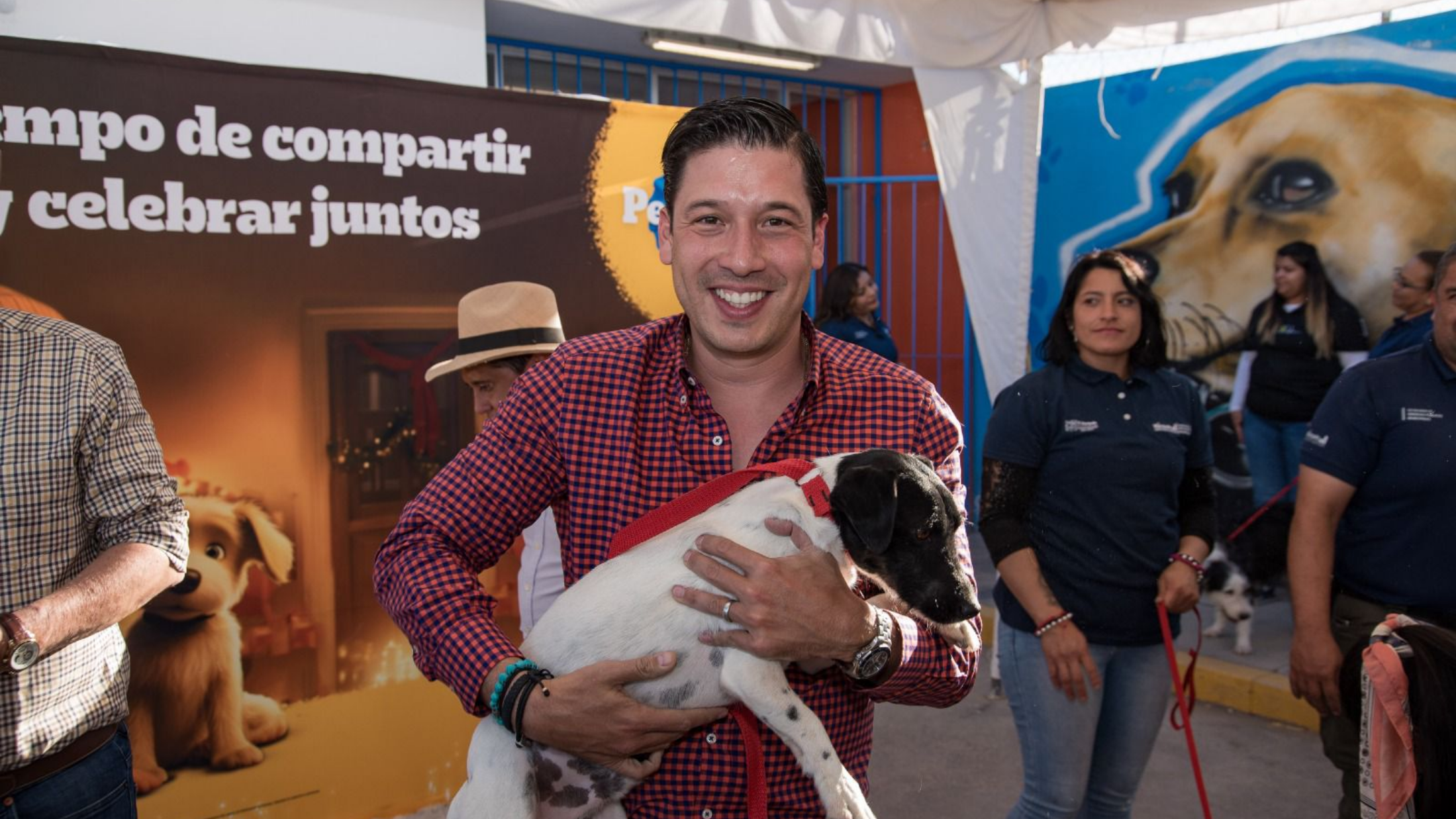 Enrique Vega refrenda compromiso de seguir trabajando por el bienestar animal