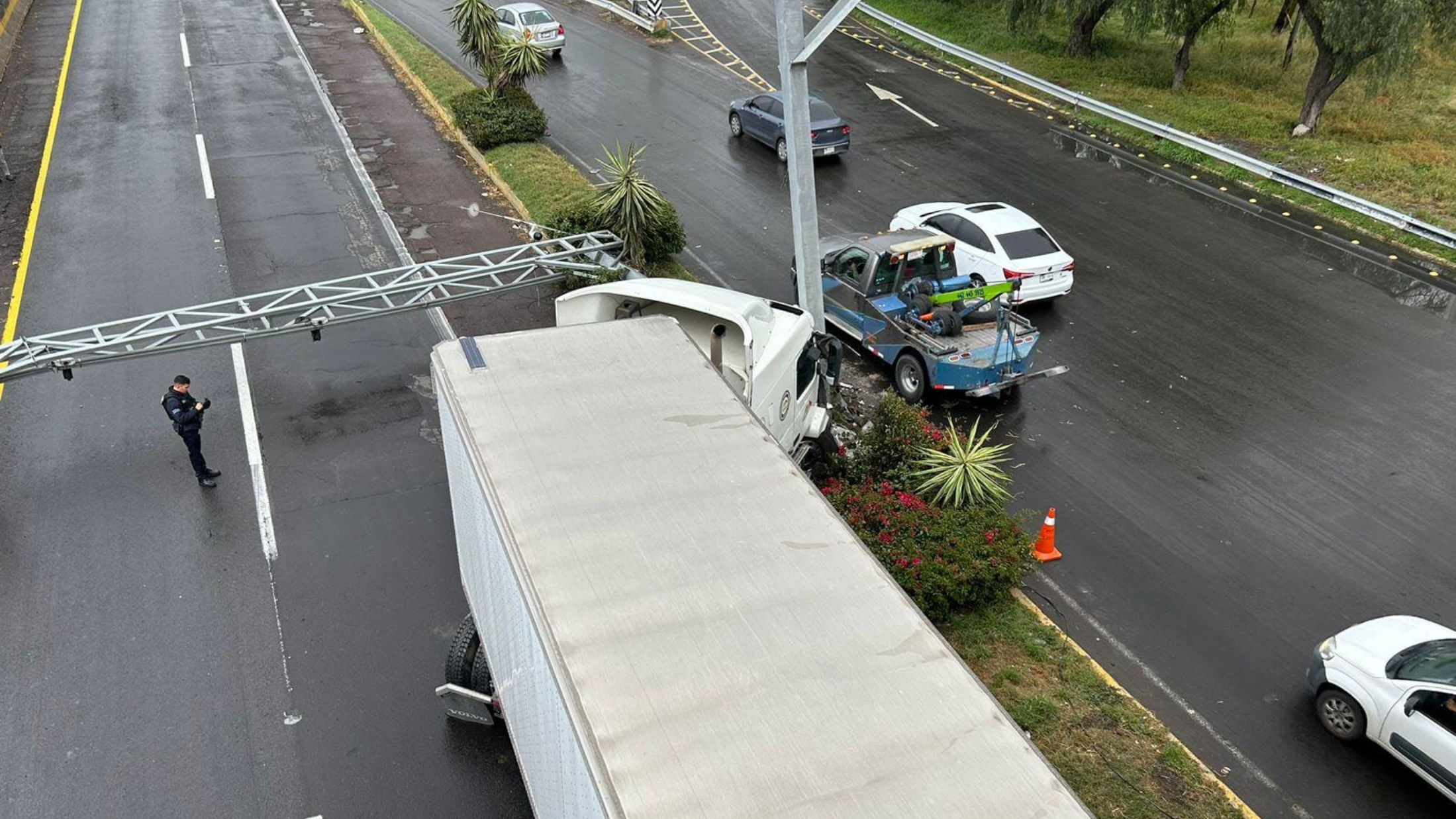 Bloqueda la carretera Celaya – Querétaro en dirección México por accidente de tráiler